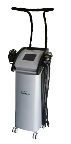 西倉式小顔矯正で徐々に開いてきた縫合線だけでなく骨自体に働きかけ、骨格を整えてからエステの施術を行います。